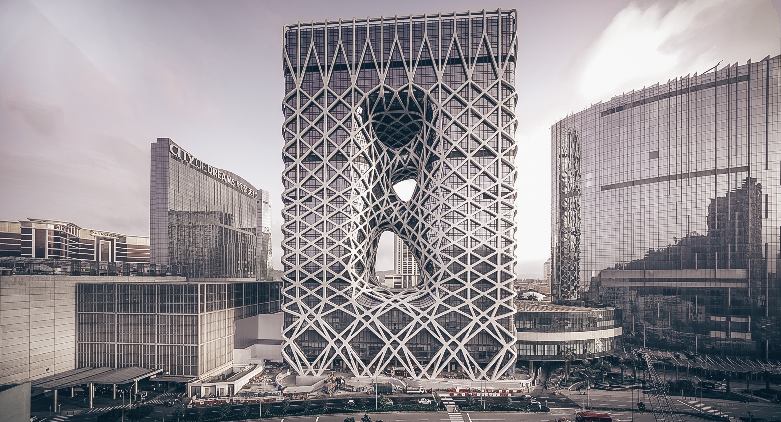 Отель Morpheus от Zaha Hadid Architects в Макао, Китай