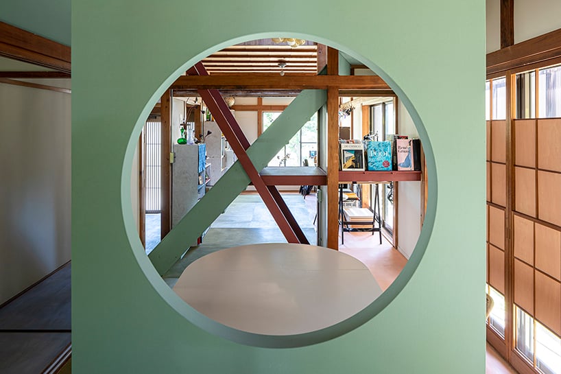 Lenz Design преображает традиционный японский дом, используя «митатэ», чтобы привнести современность