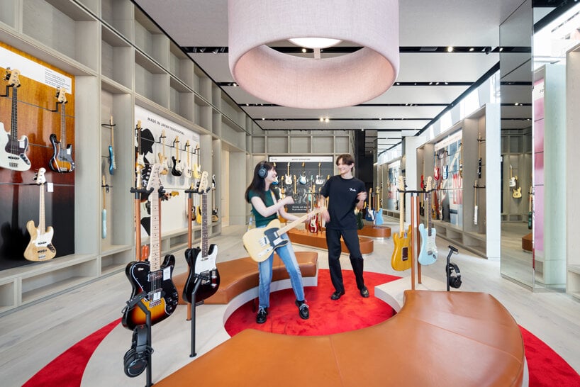 Флагман Клейна Дитама Fender предлагает беззаботную покупку гитары в Токио