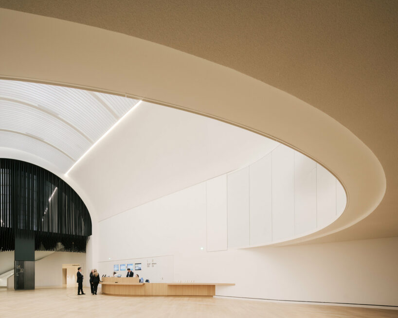 h2o Architects и Snøhetta Uplift Национальный морской музей со сценографическими кривыми