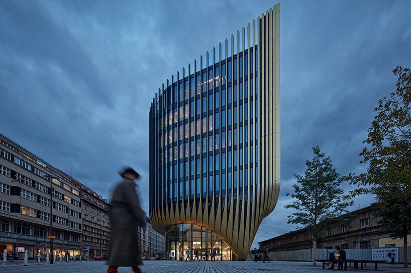 Zaha Hadid Architects завершила строительство фасада Масарычки, современной достопримечательности Праги