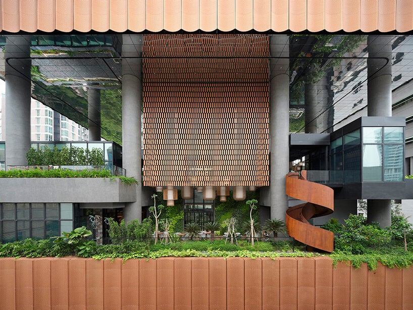 терракотовый фасад с висячими садами, отель Artyzen Singapore от ONG&ONG
