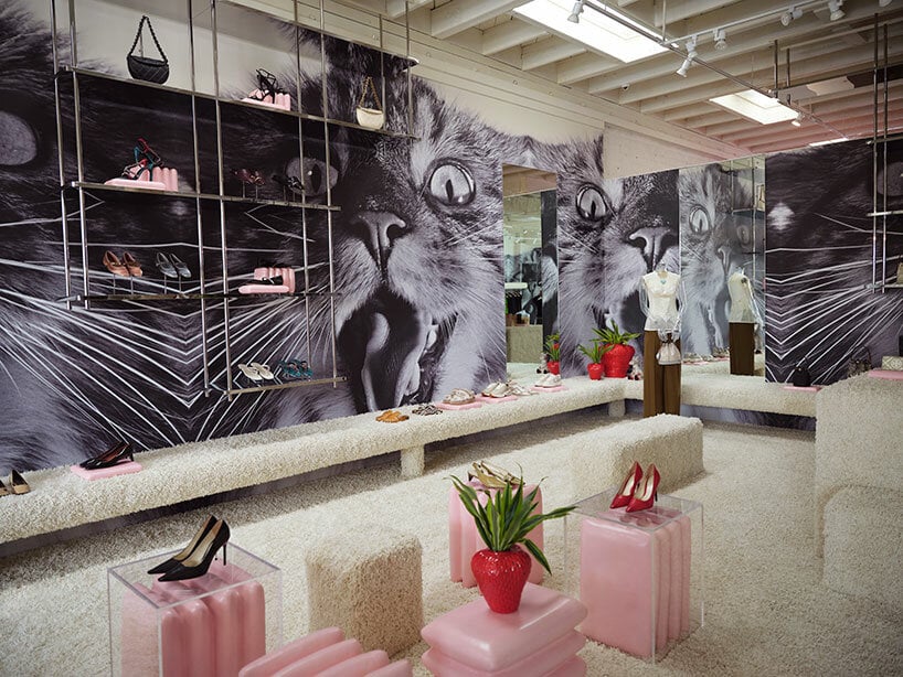 Тори Берч и Умберто Леон представили новый концептуальный магазин в Лос-Анджелесе с интерьером в кошачьем стиле