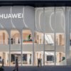 UNstudio украсила флагман Huawei в Шанхае фасадом в виде лепестков цветов
