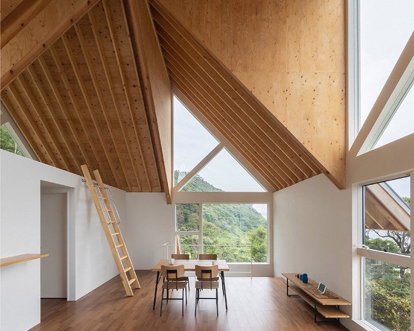 японский дом для выходного дня футцу со сложной складной крышей от ателье MEME